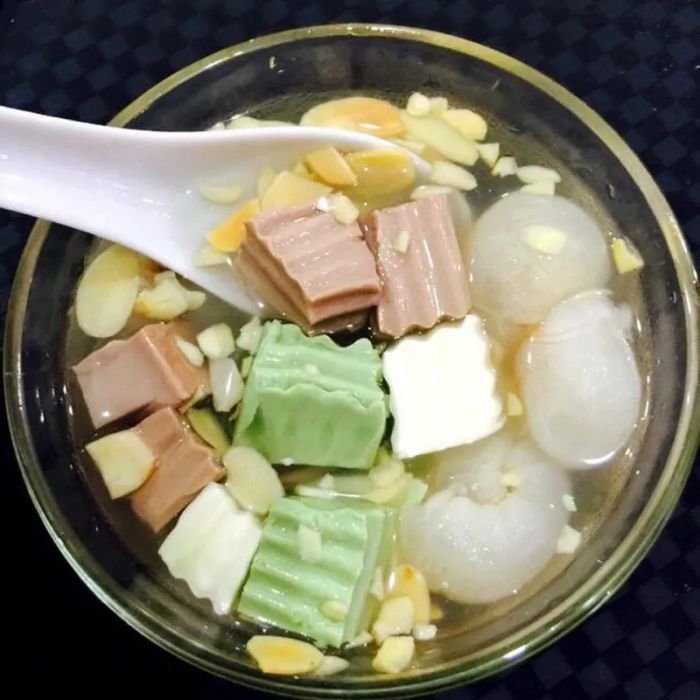 Không gian ấm cúng và món chè đặc trưng tại Cau Miu