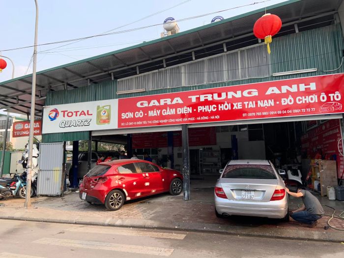 Không gian làm việc chuyên nghiệp tại Gara Ôtô Trung Anh