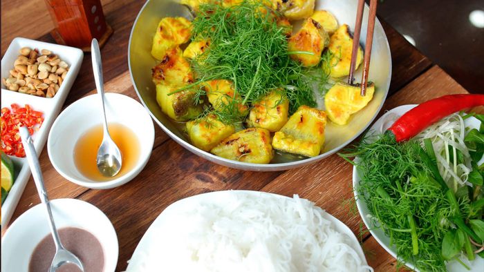 Bữa tiệc chả cá đậm đà hương vị truyền thống tại Chả cá Hà Thành