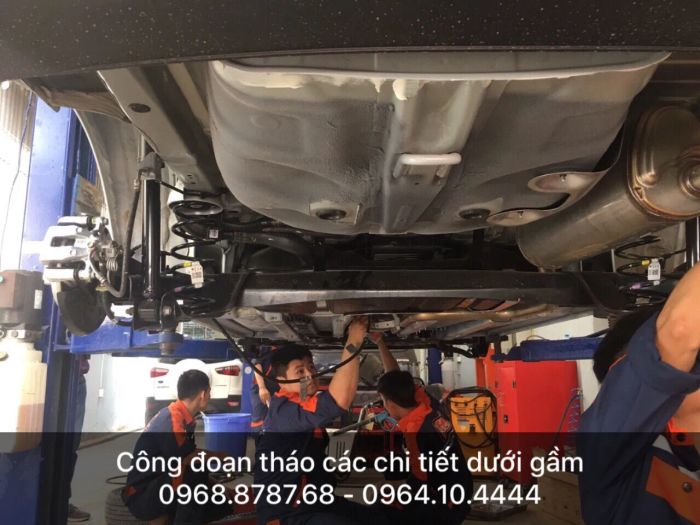 Hệ thống máy móc hiện đại tại Gara Ô Tô Mỹ Đình THC