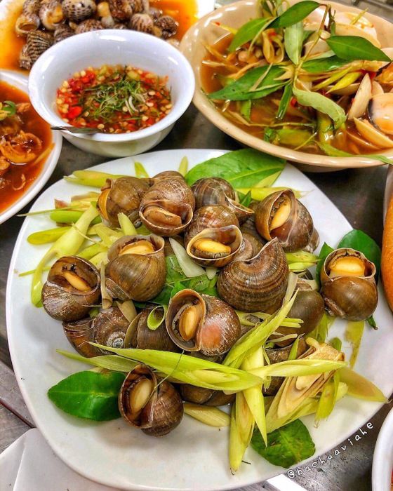 Không gian ấm cúng tại Ốc Mít Mật