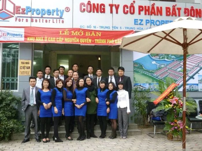 Hình ảnh đội ngũ chuyên gia giàu kinh nghiệm của EZ Vietnam