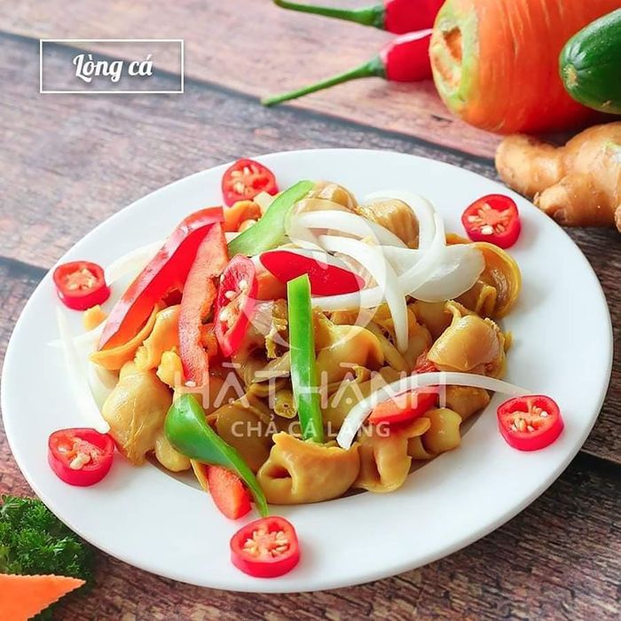 Không gian ấm cúng với món chả cá truyền thống tại Chả cá Hà Thành