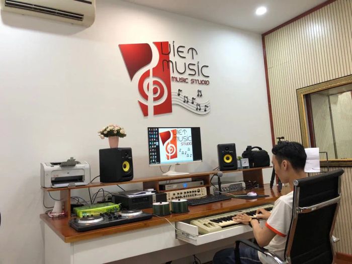 Hệ thống thiết bị hiện đại tại VietMusic Studio - Ảnh 2