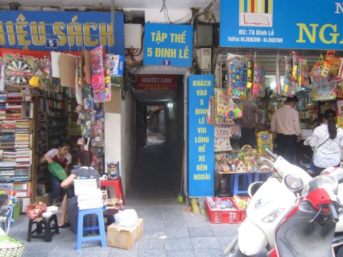 Không gian cổ kính đầy mê hoặc tại số 5 Đinh Lễ - thiên đường của những người yêu sách