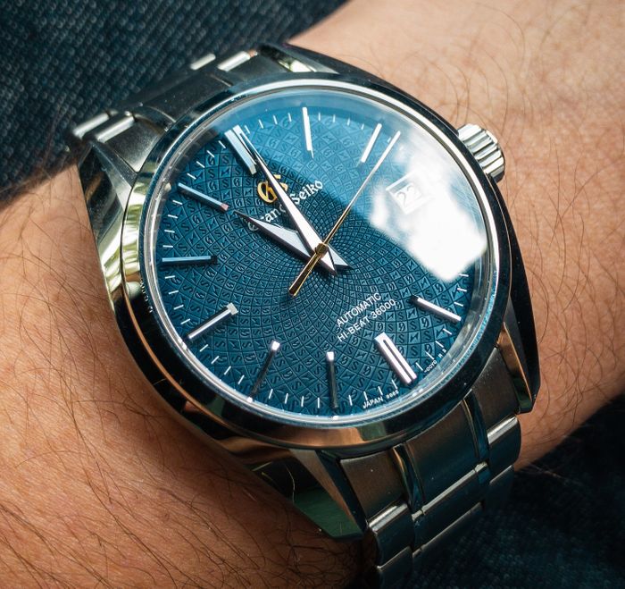 Không gian trưng bày sang trọng và hiện đại tại Xwatch