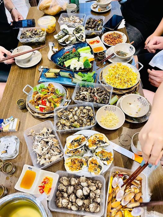 Không gian ấm cúng tại Ốc Trang Hải Phòng với những món ốc tươi ngon