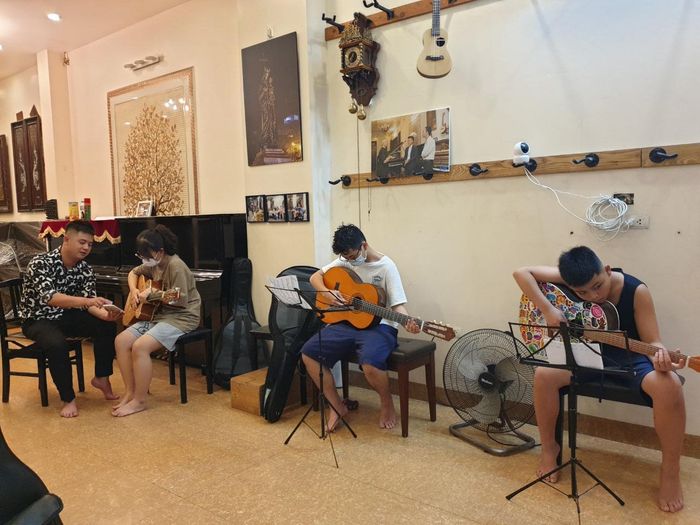 Hình ảnh lớp học ứng dụng công nghệ tại TechMusic