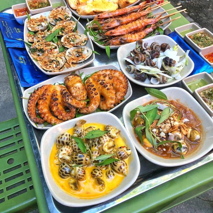 Không gian ấm cúng tại Ốc Đỉnh - Ăn Là Lên Đỉnh