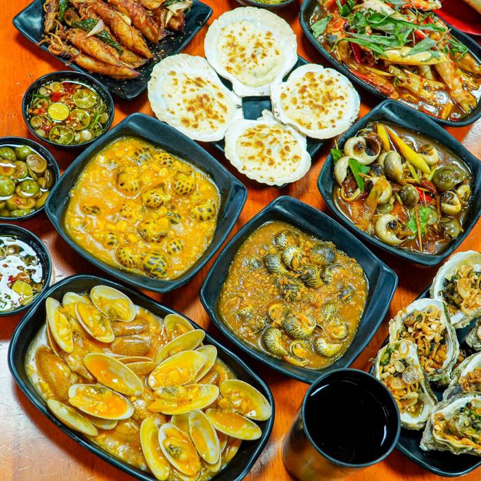 Bữa tiệc ốc hấp dẫn với đa dạng loại ốc tươi sống tại Ốc Trang Hải Phòng