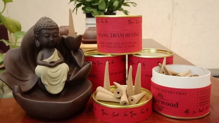 Không gian trưng bày sản phẩm tại Trầm Hương Thành Lợi