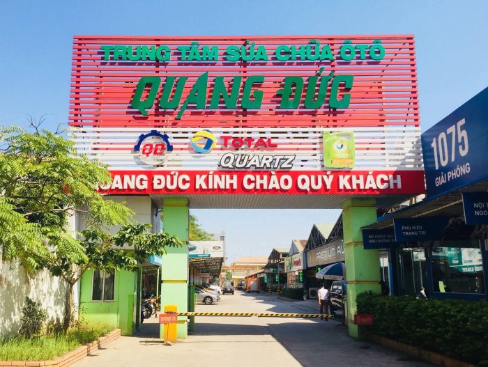 Hình ảnh thực tế khu vực bảo dưỡng tại Trung Tâm Sửa Chữa Ô Tô Quang Đức