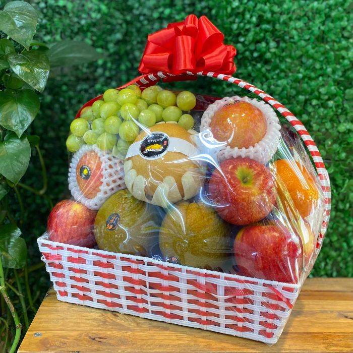 Hình ảnh trưng bày hoa quả nhập khẩu cao cấp tại cửa hàng Luôn Tươi Sạch - Nơi chất lượng tỏa sáng