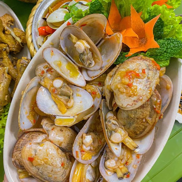 Những món ốc hấp dẫn tại Ốc Bự Hải Phòng
