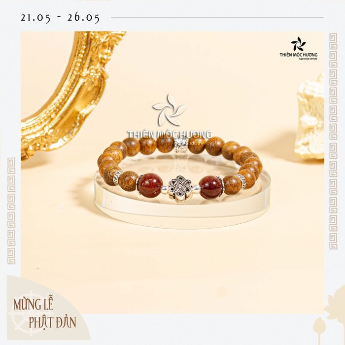 Thiên Mộc Hương - Ảnh 3: Sự kết hợp hoàn hảo giữa nghệ thuật chế tác và tinh hoa trầm hương tự nhiên, mang đến vẻ đẹp độc đáo.