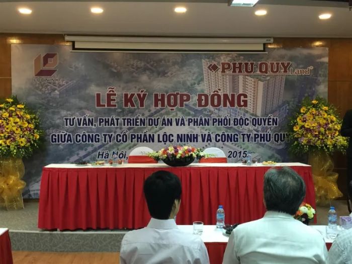 Hình ảnh lễ ký kết hợp tác chiến lược giữa Công ty Cổ Phần Lộc Ninh và Phú Quý Land trong vai trò đơn vị phân phối độc quyền dự án Phố Thương Mại Ngọc Sơn