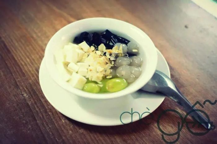 Không gian ấm cúng và món ngon đặc biệt tại Chè Gỗ