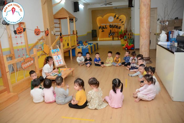 Hình ảnh đầu tiên về Trường Mầm Non Tương Lai: Không gian lớp học ấm cúng với thiết kế mở, nơi mỗi góc nhỏ đều là nguồn cảm hứng học tập cho trẻ.