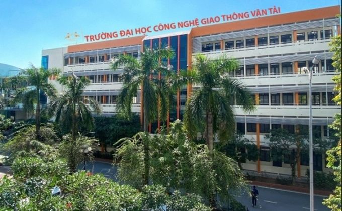 Hình ảnh khuôn viên hiện đại của Đại học Công nghệ Giao thông Vận tải