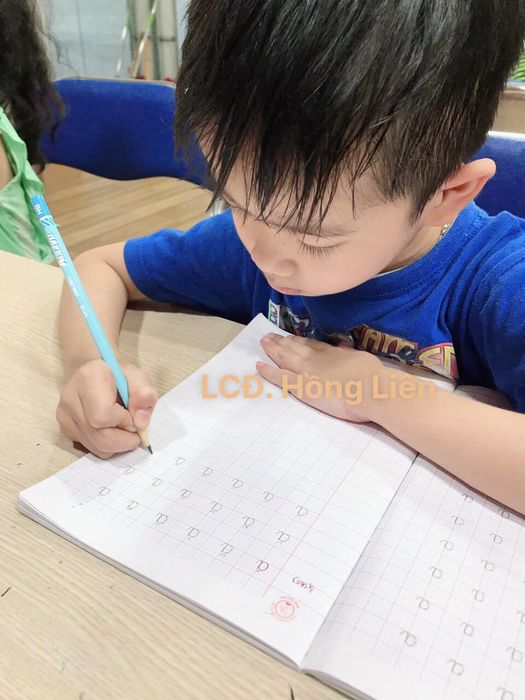 Hình ảnh lớp học tại Luyện chữ đẹp Hồng Liên