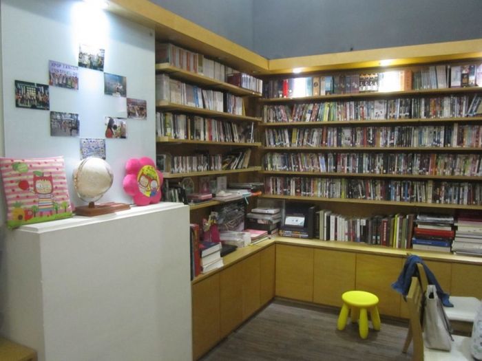 Tại Trung tâm văn hóa Hàn Quốc, tài liệu chủ yếu xoay quanh các lĩnh vực phim ảnh và văn hóa nghệ thuật xứ sở kim chi