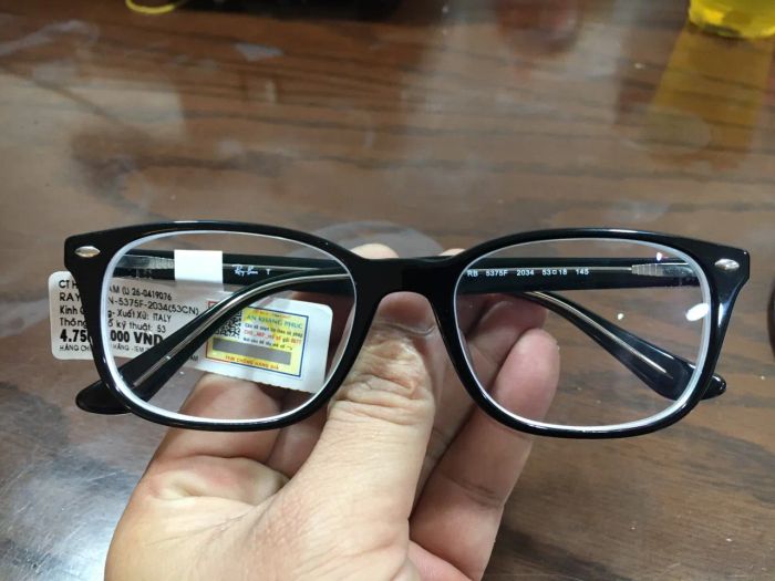 Bộ sưu tập kính mắt cao cấp tại Eyewear STORE