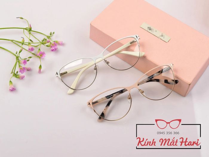 Không gian mua sắm tại Kính Mắt Hari