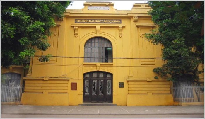 Hình ảnh tòa nhà lịch sử Đại học Dược Hà Nội