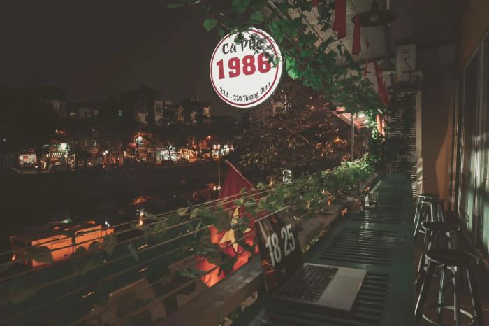 Tại <i>Cà Phê 1986</i>, không chỉ là những thức uống ngon, mà còn là không gian yên bình và tĩnh lặng, giúp bạn thư giãn và tận hưởng từng khoảnh khắc quý giá.