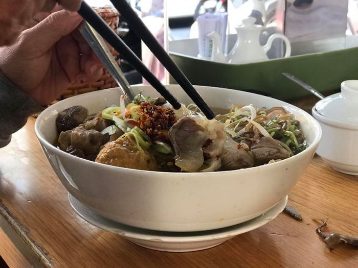 Bún bò Huế O Xuân - Nghệ thuật trình bày ẩm thực
