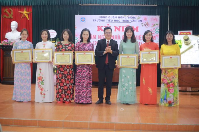 Hình ảnh Trường Tiểu học Trần Văn Ơn - Không gian học tập thân thiện và hiện đại