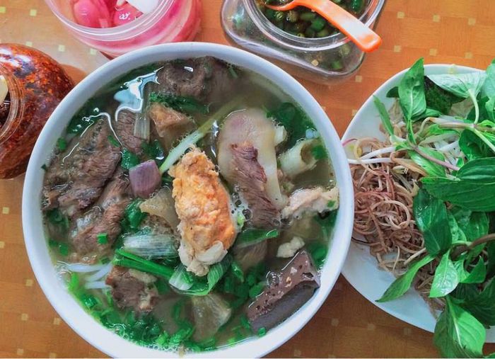 47 Bún bò Huế - Sắc màu ẩm thực cố đô