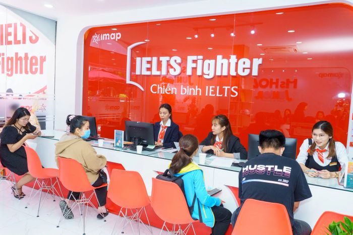 Hình ảnh học viên xuất sắc đạt điểm cao tại IELTS Fighter