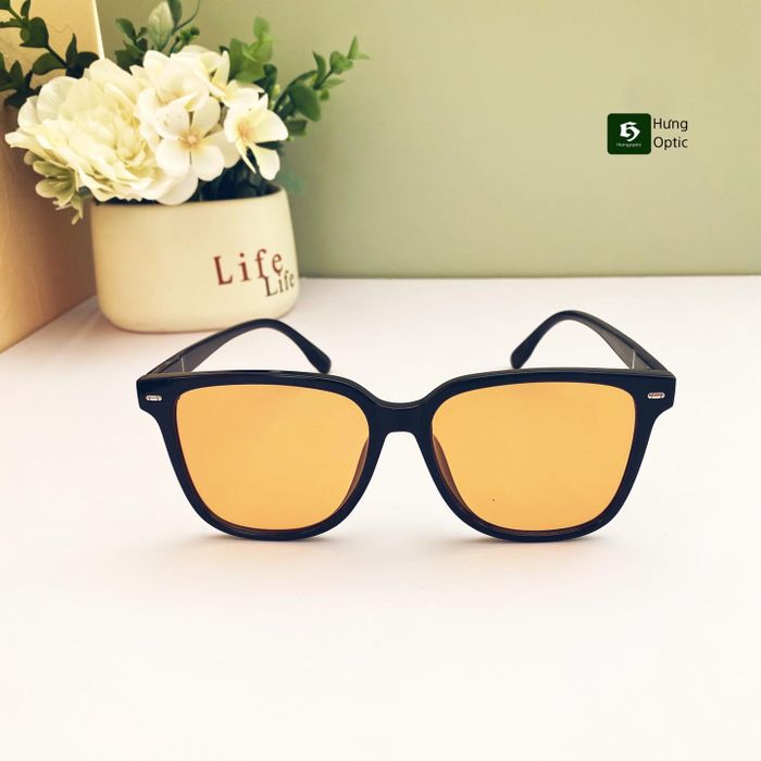 Bộ sưu tập kính mắt đa dạng tại Kính Thuốc Hưng Optic