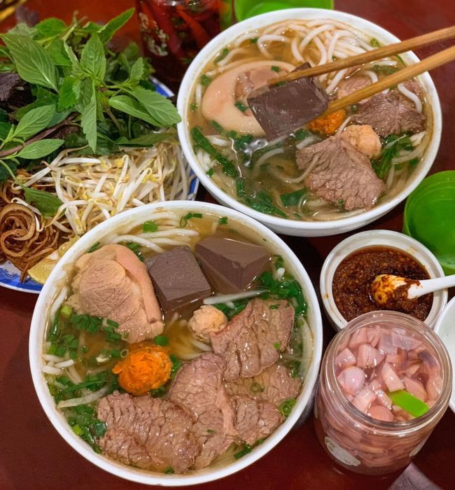 Không gian ấm cúng và món ngon đặc trưng tại Huy Béo
