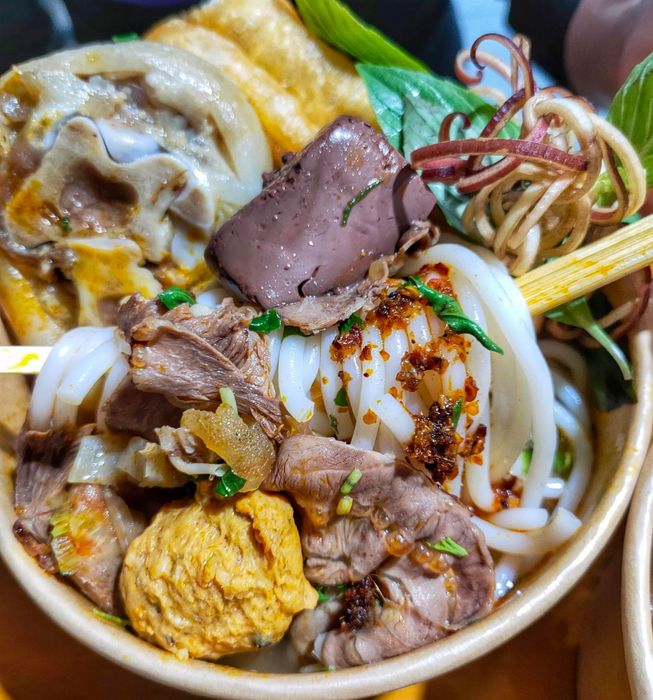 47 Bún bò Huế - Tô bún vàng ươm hấp dẫn