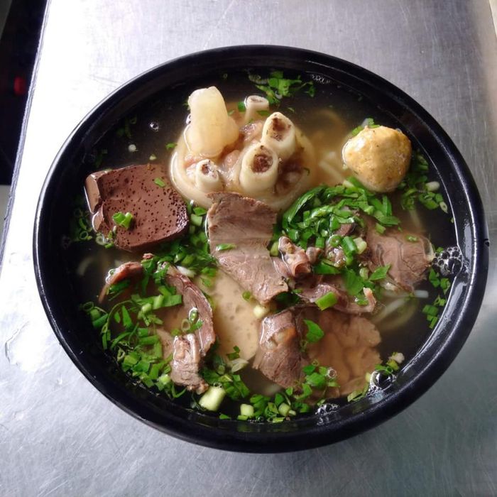 Thử Là Ghiền - Tinh hoa bún bò Huế giữa lòng Hà Nội
