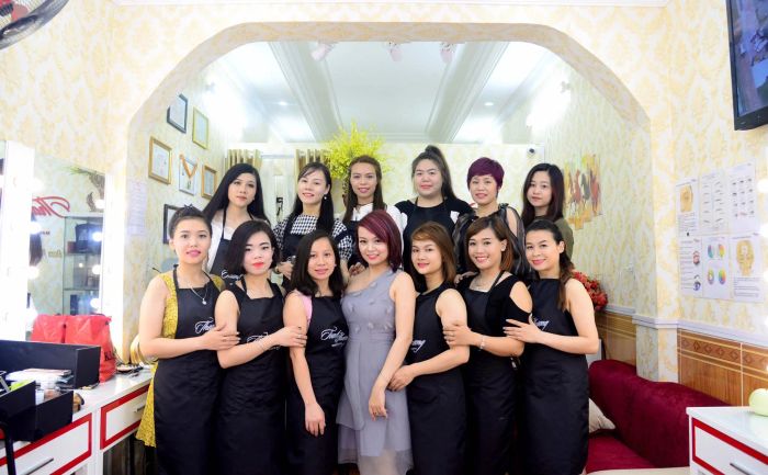 Học viên thực hành kỹ thuật làm đẹp tại Học Viện Thẩm Mỹ Thanh Phương