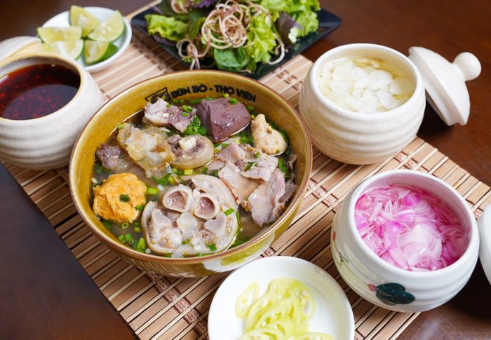 Hình ảnh tô bún bò Huế thơm ngon tại Thọ Viên
