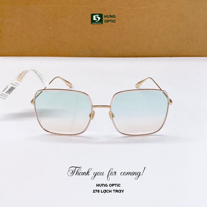 Không gian trưng bày ấn tượng tại Kính Thuốc Hưng Optic
