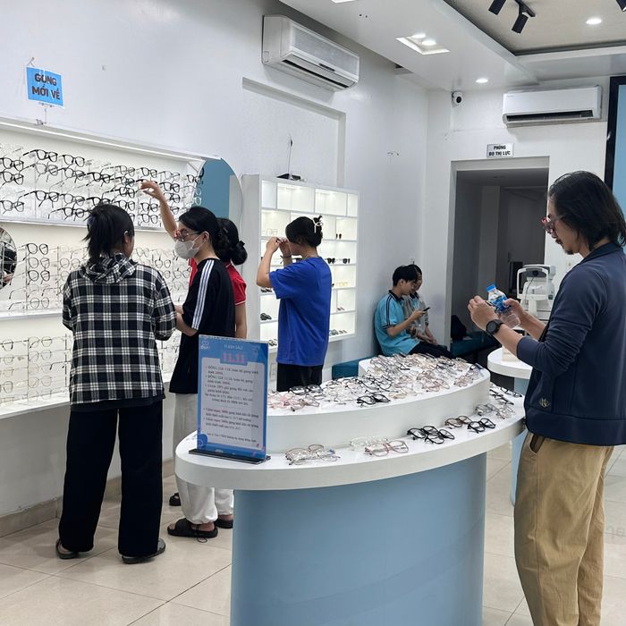 Không gian sang trọng và chuyên nghiệp tại Kính Mắt Coki