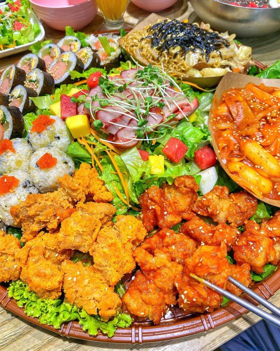 Không gian ấm cúng và món ngon đặc trưng tại Maru - Ảnh 1