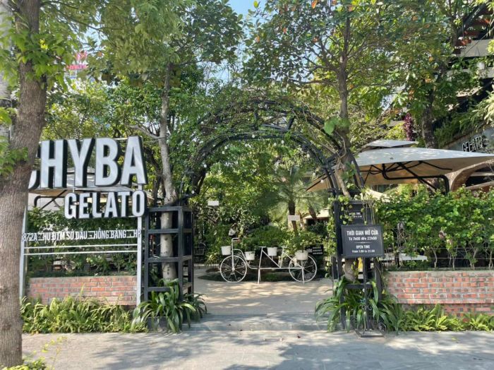 Không gian xanh mát tại Chyba Cafe