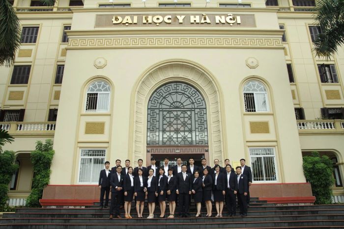 Hình ảnh đội ngũ bác sĩ chuyên gia tại Trung Tâm Nội Soi Bệnh viện Đại Học Y