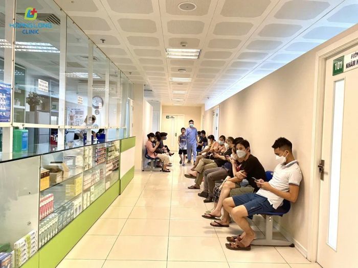 Hình ảnh hệ thống máy nội soi phóng đại hiện đại tại Phòng khám Hoàng Long