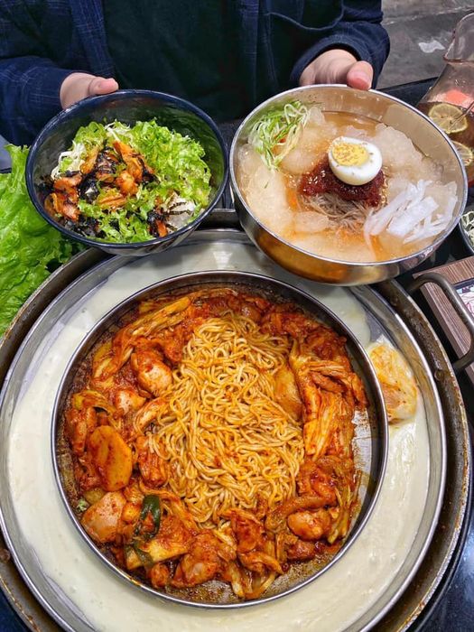 Món gà xào bắp cải phô mai hấp dẫn tại Mr. Dakgalbi - Ảnh 1