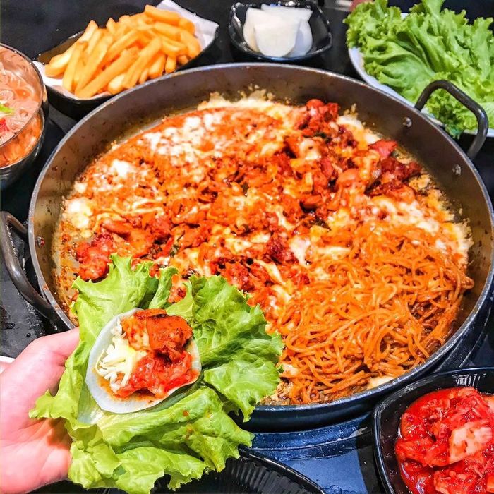 Hình ảnh ấn tượng từ Mr. Dakgalbi Việt Nam