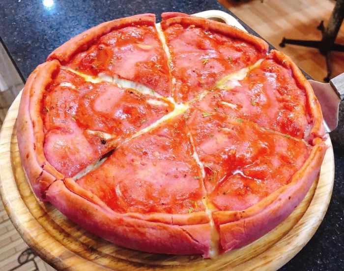 Không gian ấm cúng tại Chicago's Pizza & Grill qua góc ảnh thứ hai