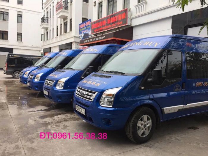 Hình ảnh đội xe Limousine hiện đại của VIP Phương Huy