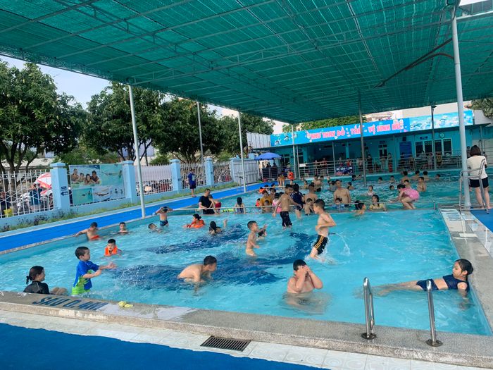 Bể bơi nước mặn Cựu Viên ảnh 1